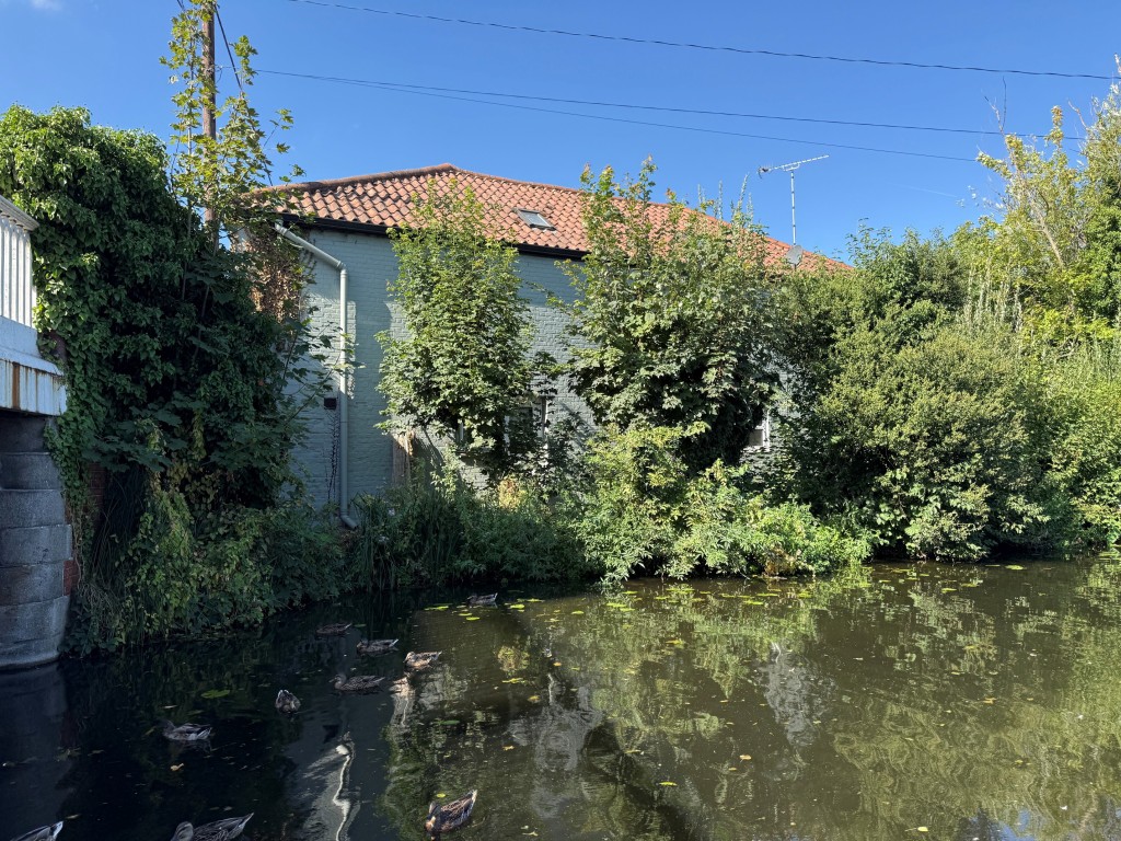 Lot: 194 - VACANT FREEHOLD TOWNHOUSE WITH PARKING - View of the complex from the Canalside